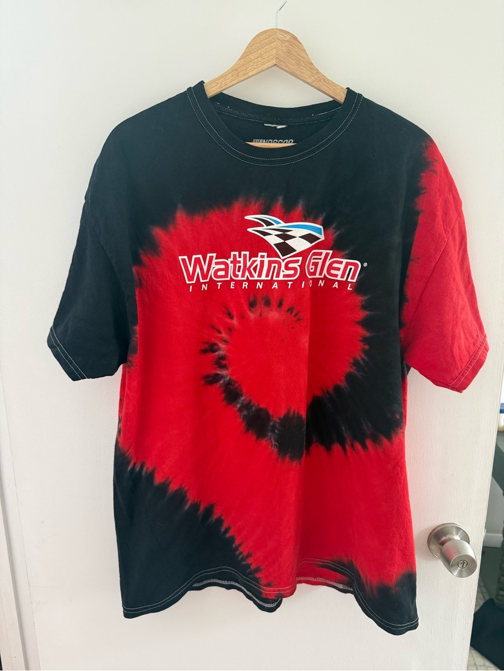 NASCAR Watkins Glen International Red & Black Tie-Dye Logo Tee Size XL